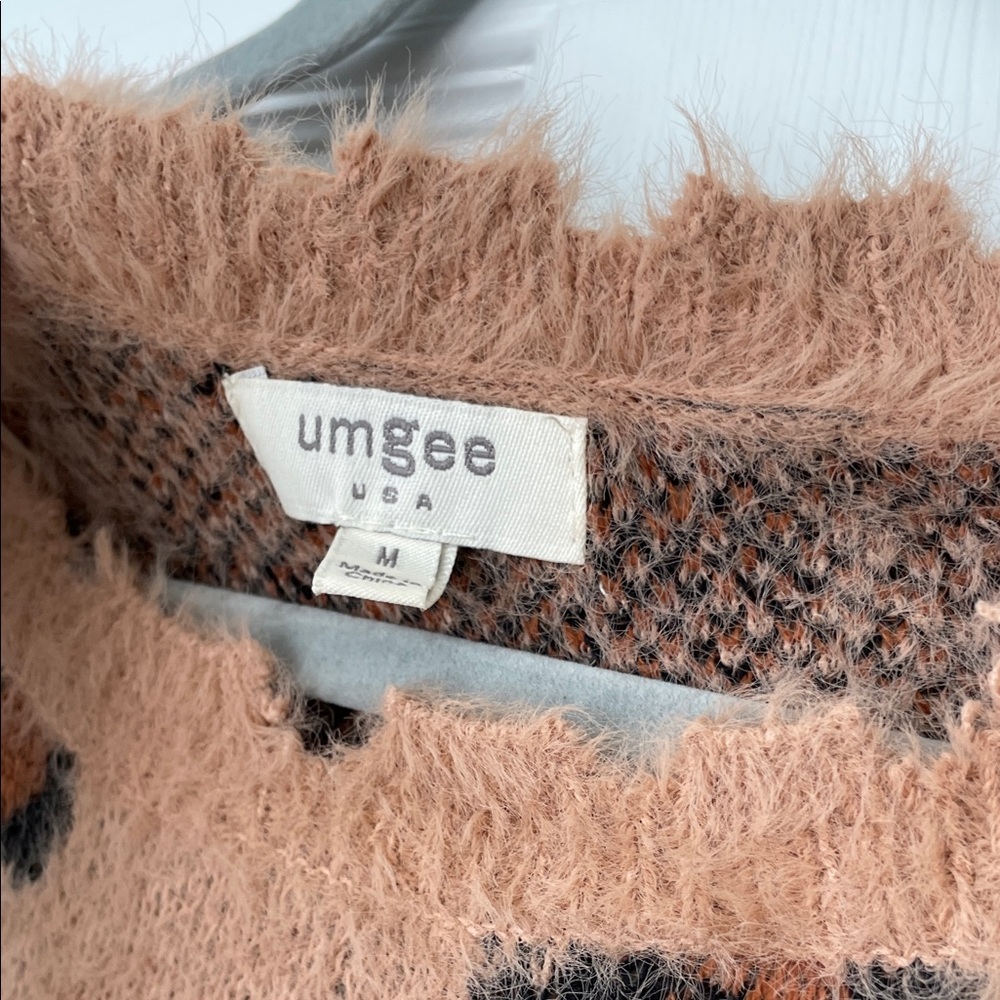 Women’s Fuzzy Animal Print Sweater M - Picture 3 of 3